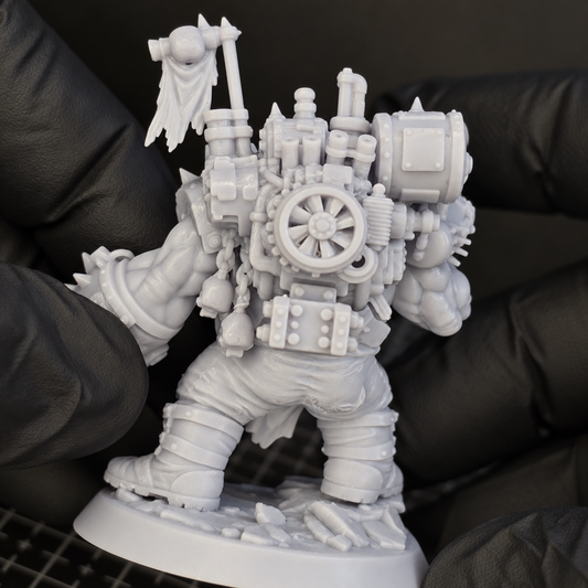 Gronk Ironknuckle The Silverback 40mm Broken Grin Ork Resin Miniature With Twin-Barrel Gun detailed side view